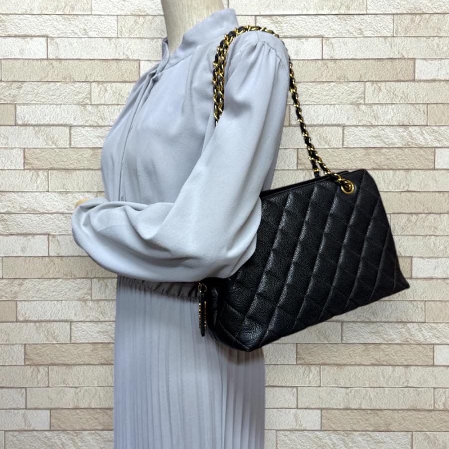シャネル ショルダーバッグ キャビアスキン ブラック レディース CHANEL  中古 R&Kリサイクルキング CHANEL（シャネル） ショルダーバッグ キャビアスキン ブラック