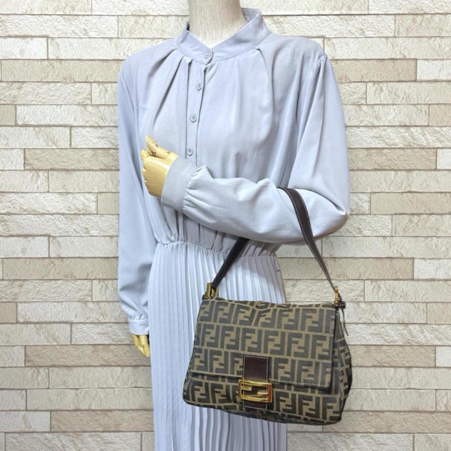 FENDI フェンディ マンマバケット ズッカ ショルダーバッグ