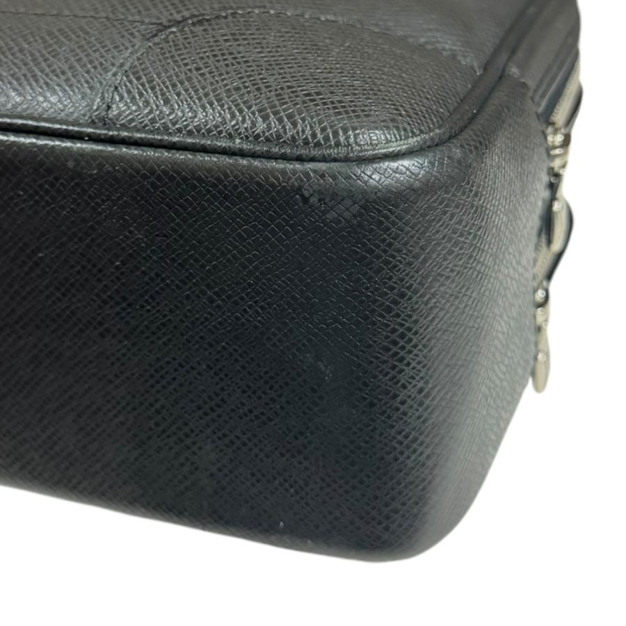 LOUIS VUITTON（ルイ・ヴィトン） パヴェル タイガ クラッチバッグ