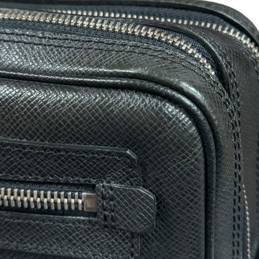 LOUIS VUITTON（ルイ・ヴィトン） パヴェル タイガ クラッチバッグ