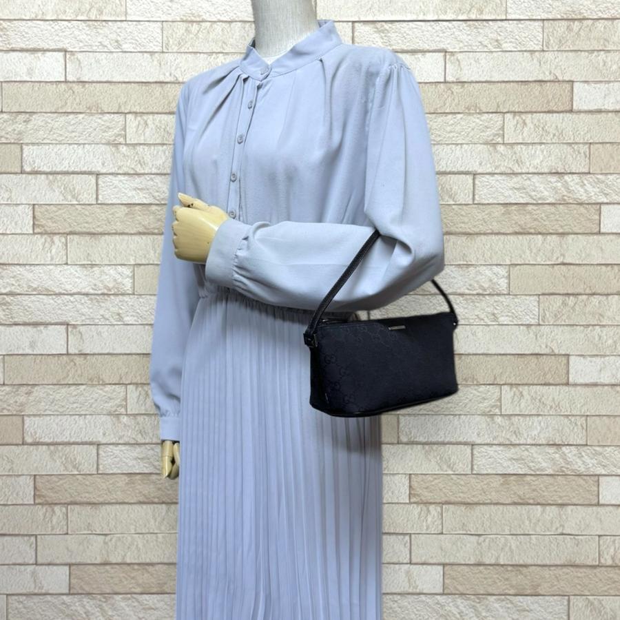 GUCCI GGキャンバス アクセサリーポーチ ブラック 154432 中古 GUCCI アクセサリーポーチ GGキャンバス レザー ブラック 154432