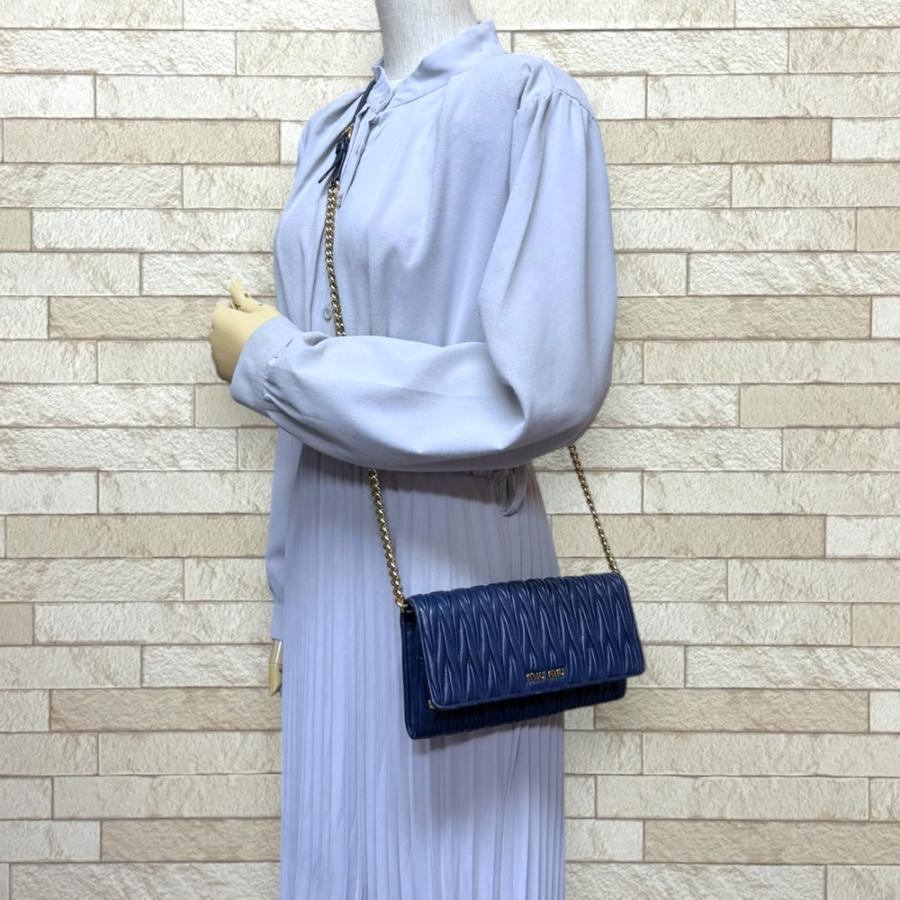 ミュウ マテラッセ ショルダーバッグ レザー ネイビー レディース Miu
