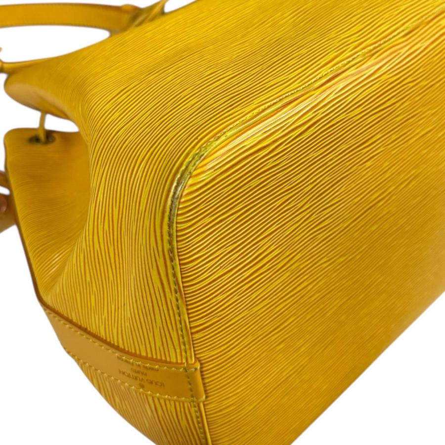 LOUIS VUITTON（ルイ・ヴィトン） プチノエ エピ ショルダーバッグ