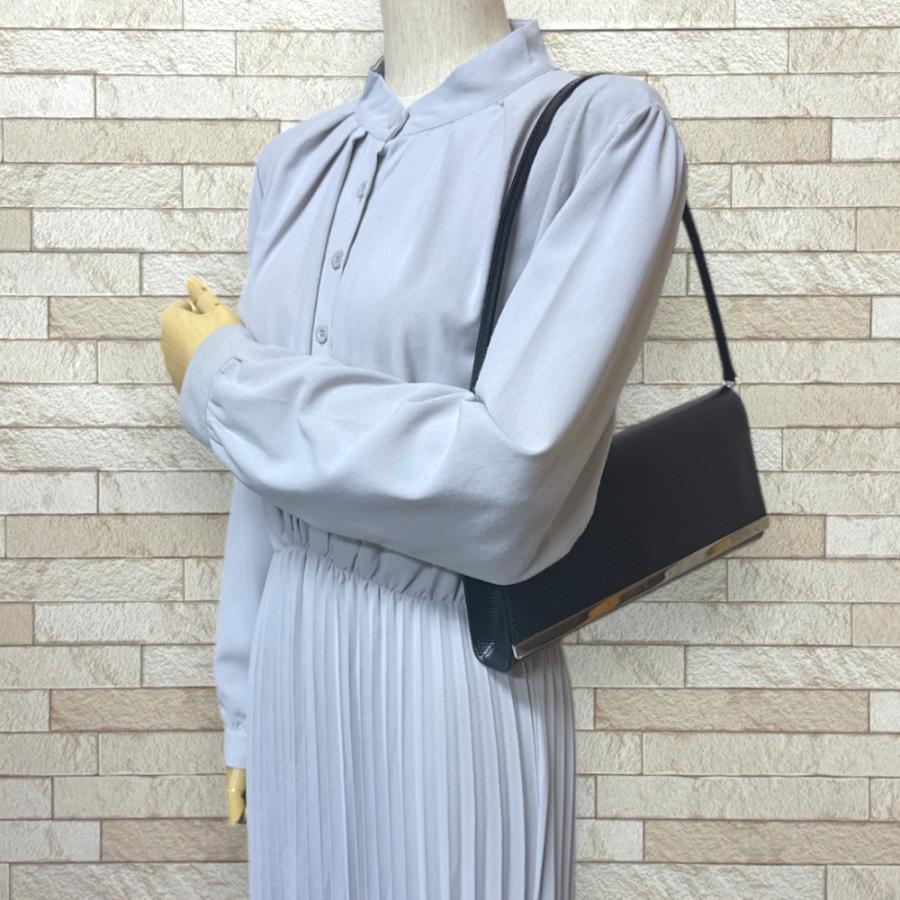 LOUIS VUITTON（ルイ・ヴィトン） ポシェットセヴィニエ エピ