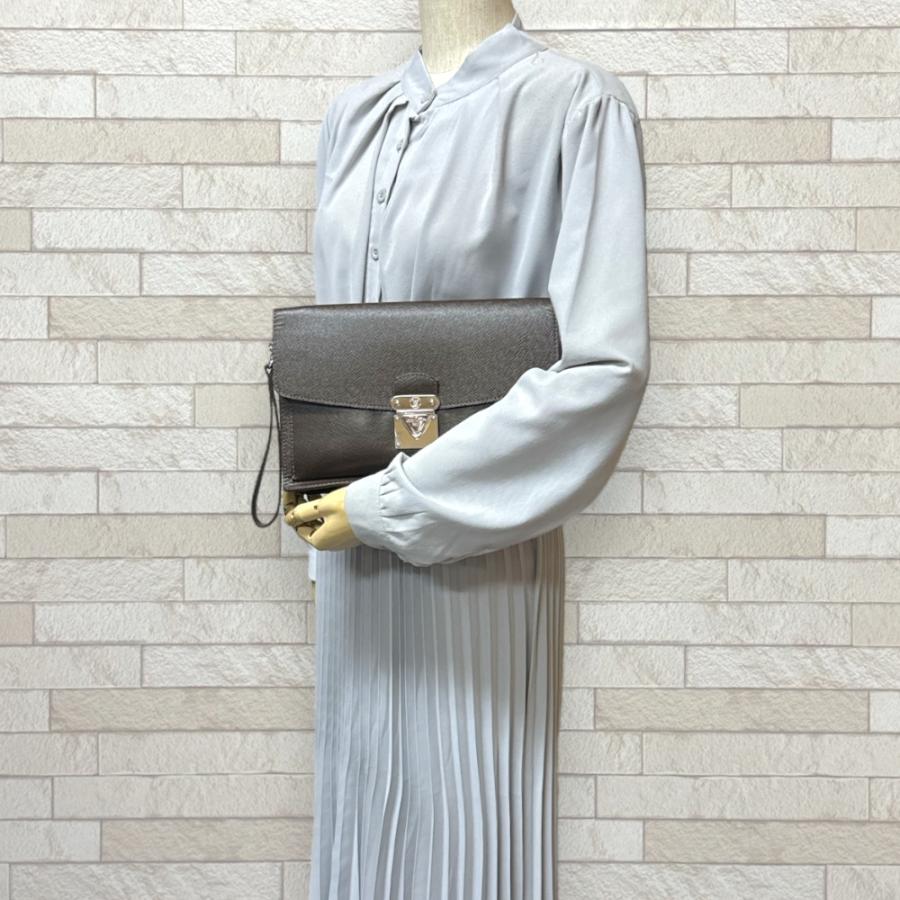 LOUIS VUITTON（ルイ・ヴィトン） ベライヤ タイガ セカンドバッグ