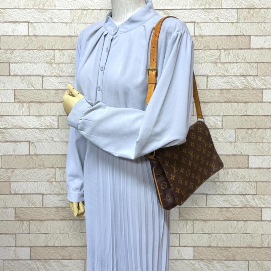 LOUIS VUITTON（ルイ・ヴィトン） ミュゼットタンゴ ショート LV 