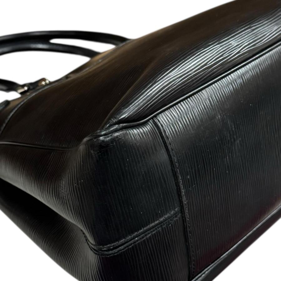 LOUIS VUITTON（ルイ・ヴィトン） パッシィGM エピ ショルダーバッグ