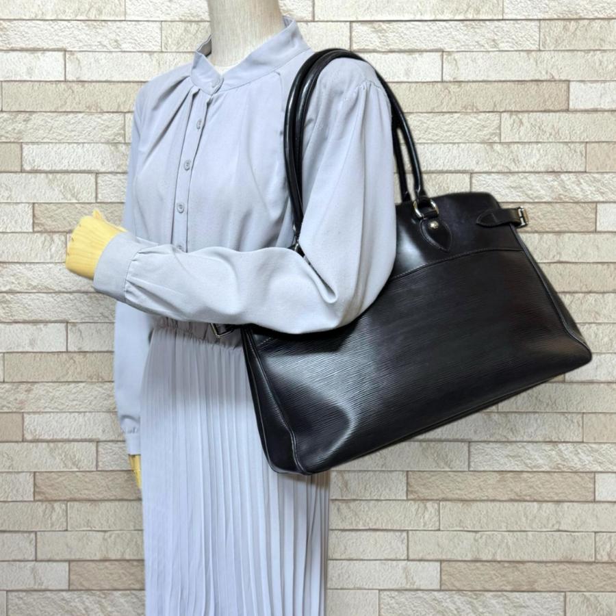 LOUIS VUITTON（ルイ・ヴィトン） パッシィGM エピ ショルダーバッグ