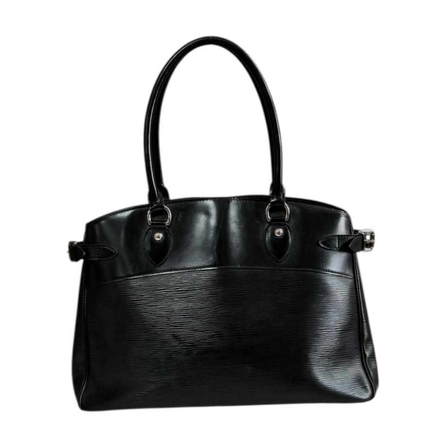LOUIS VUITTON（ルイ・ヴィトン） パッシィGM エピ ショルダーバッグ