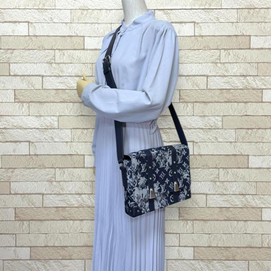LOUIS VUITTON（ルイ・ヴィトン） トランクメッセンジャーPM