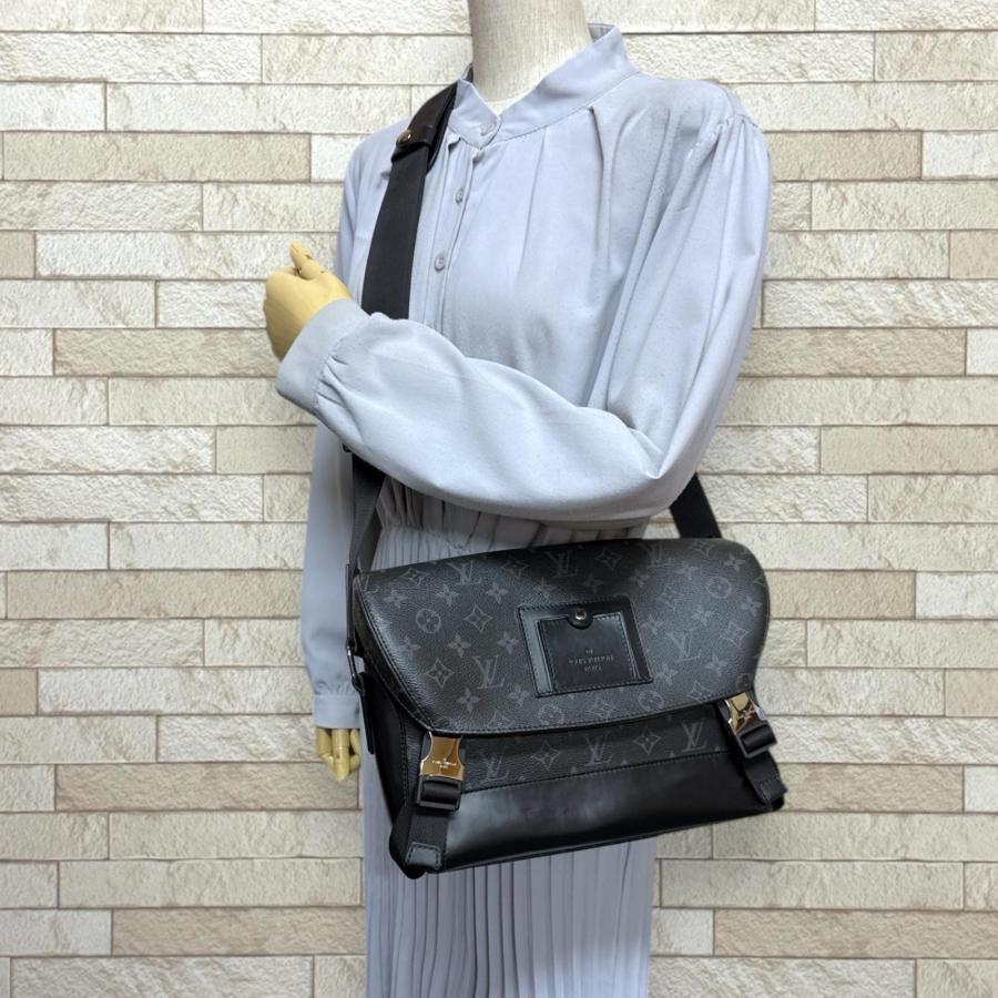 LOUIS VUITTON（ルイ・ヴィトン） メッセンジャー・ヴォワヤージュ PM