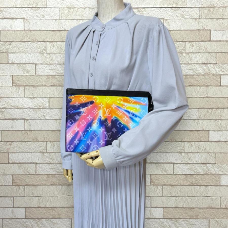 LOUIS VUITTON（ルイ・ヴィトン） ポシェット ヴォワヤージュ MM