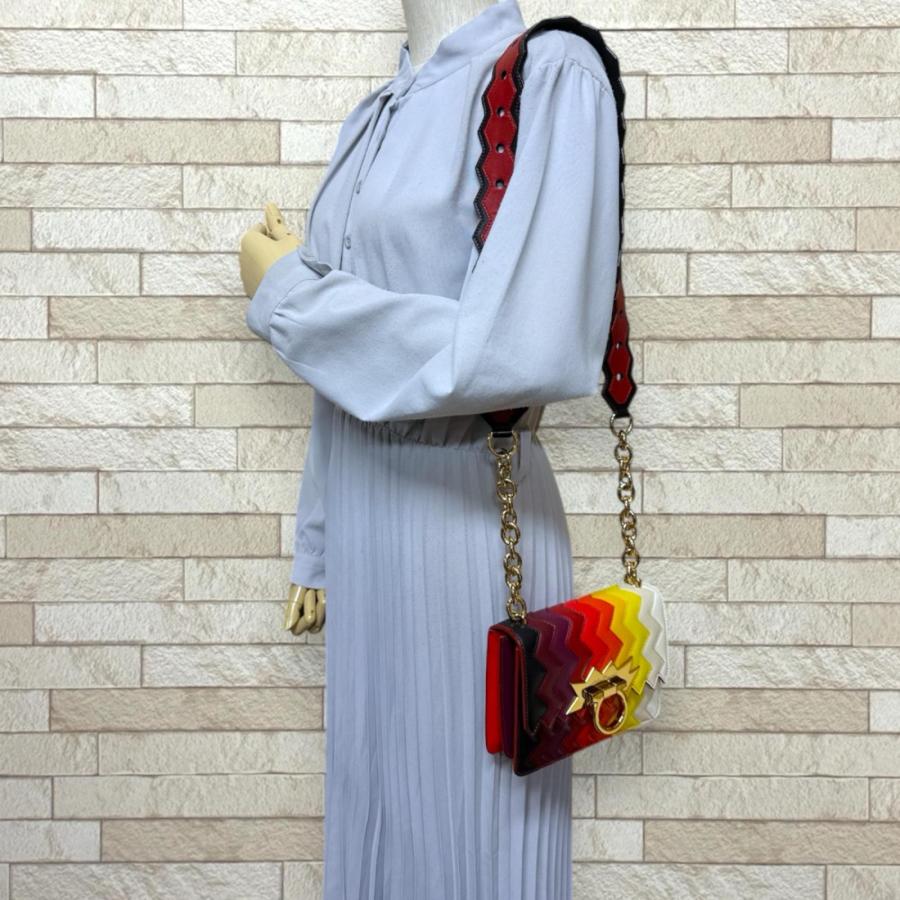 サルヴァトーレフェラガモ SINDY ガンチーニ ショルダーバッグ レザー DH-21 G560 マルチカラー レディース Salvatore Ferragamo  中古 サルヴァトーレフェラガモ SINDY ガンチーニ ショルダーバッグ レザー