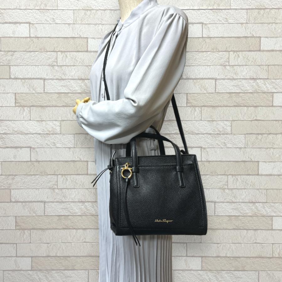 サルヴァトーレフェラガモ エイミー ショルダーバッグ レザー 21F478  