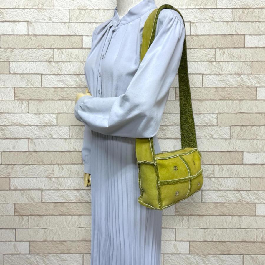 CHANEL（シャネル） チョコバー ショルダーバッグ ムートン グリーン 