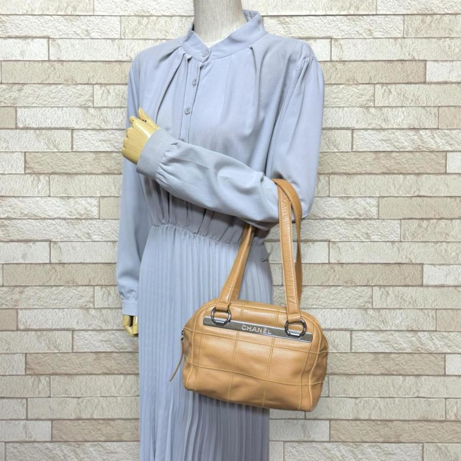 CHANEL（シャネル） チョコバー ショルダーバッグ レザー ベージュ