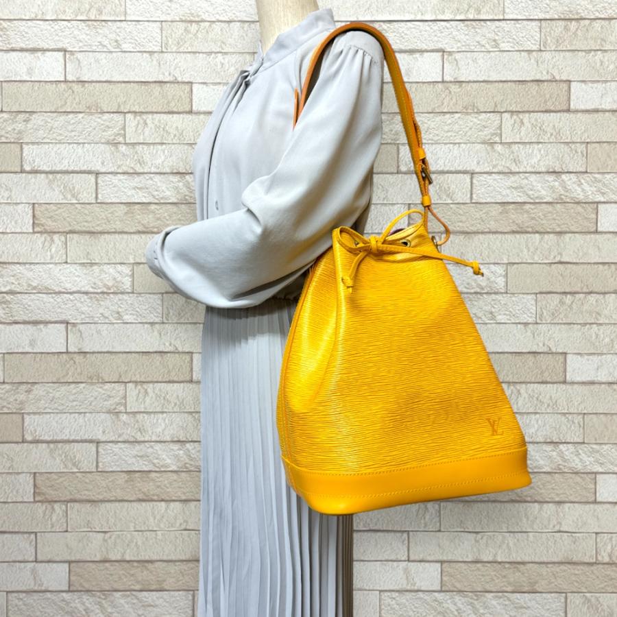 LOUIS VUITTON（ルイ・ヴィトン） ノエ エピ ショルダーバッグ