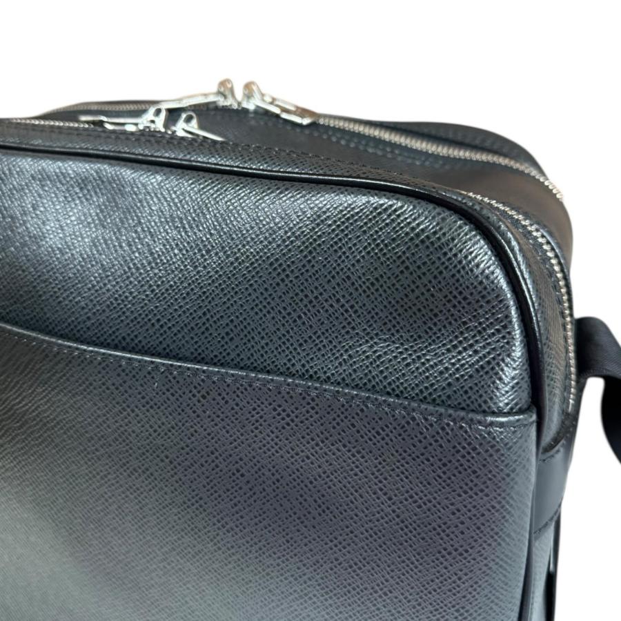 LOUIS VUITTON（ルイ・ヴィトン） リポーター タイガ ショルダーバッグ