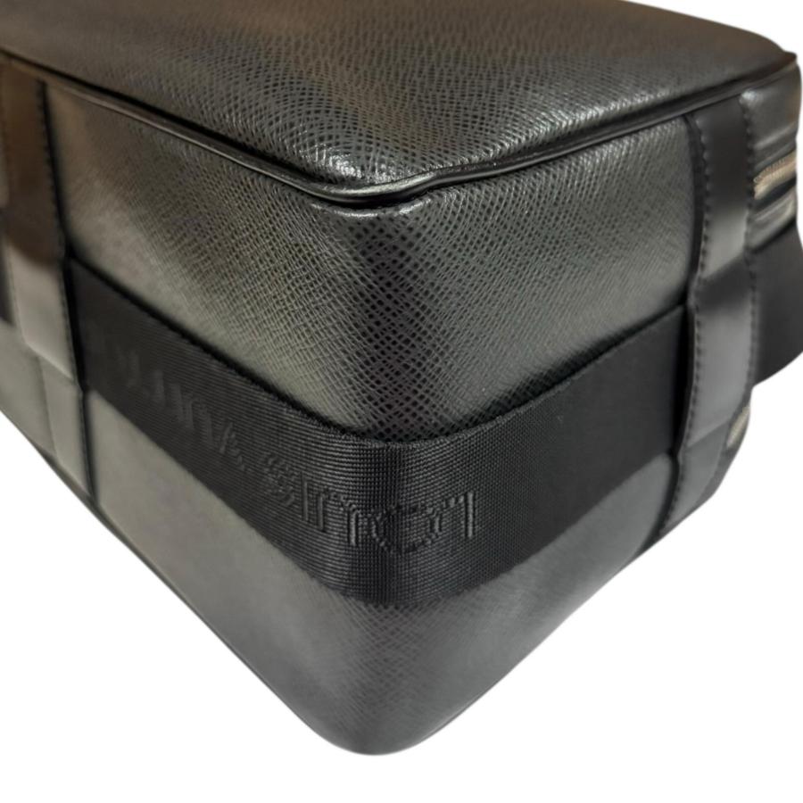 LOUIS VUITTON（ルイ・ヴィトン） リポーター タイガ ショルダーバッグ