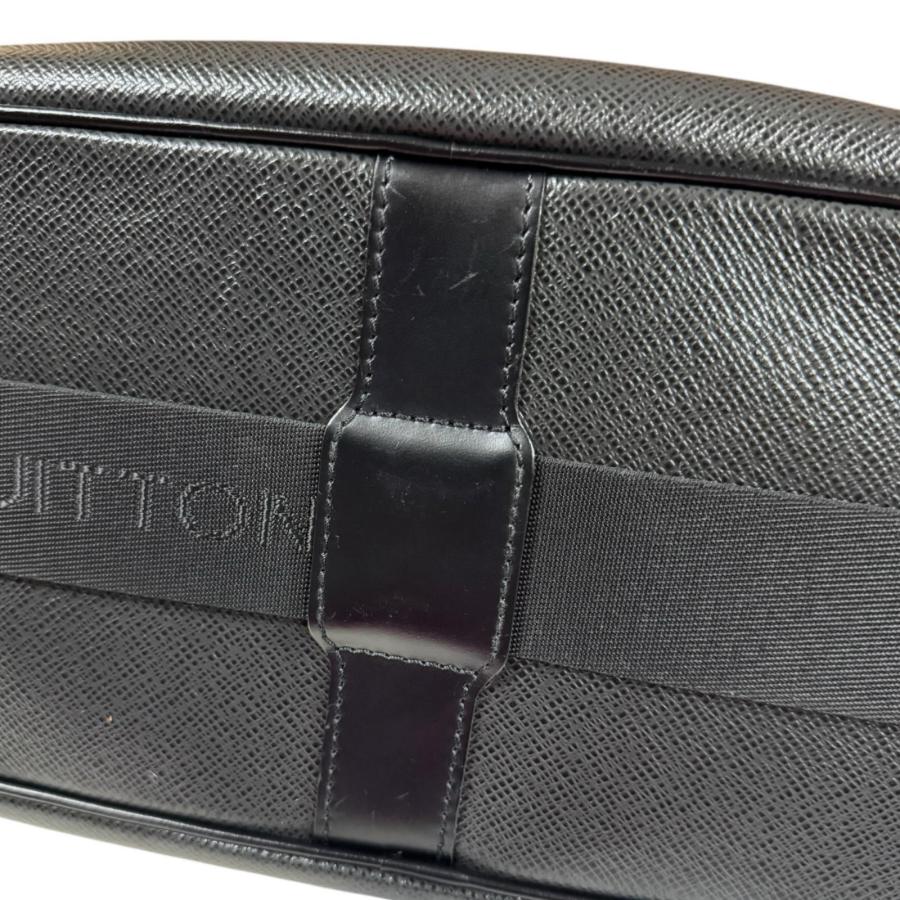 LOUIS VUITTON（ルイ・ヴィトン） リポーター タイガ ショルダーバッグ