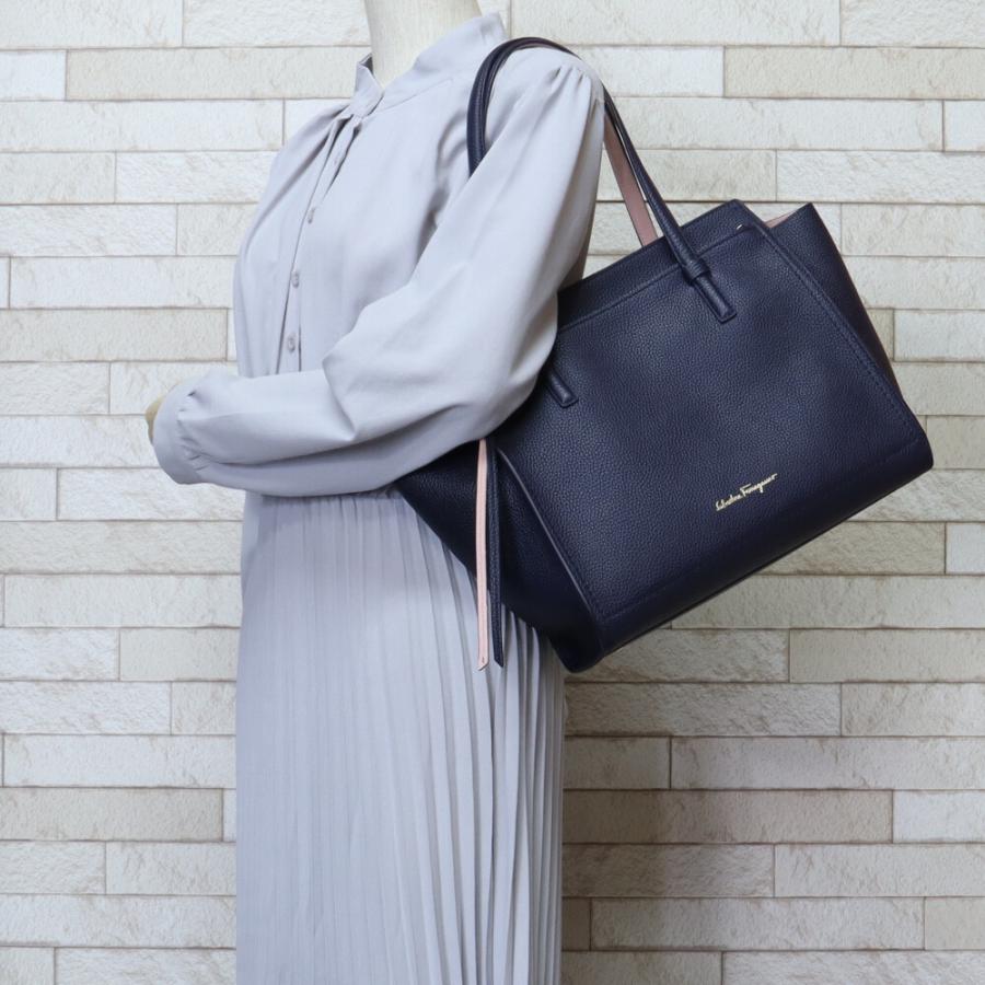サルヴァトーレフェラガモ エイミー トートバッグ レザー ネイビー