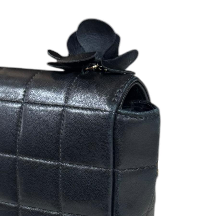 CHANEL（シャネル） チョコバー カメリア ショルダーバッグ ラムスキン