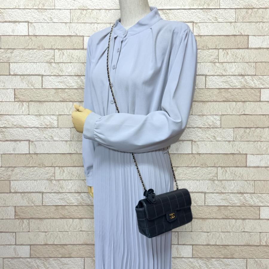 CHANEL（シャネル） チョコバー カメリア ショルダーバッグ ラムスキン