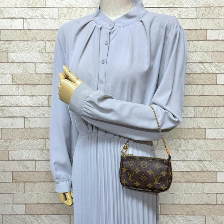 LOUIS VUITTON（ルイ・ヴィトン） ミニポシェットアクセソワール