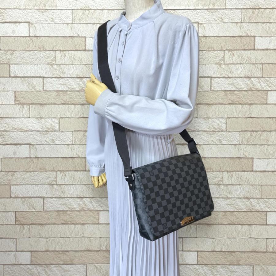 LOUIS VUITTON（ルイ・ヴィトン） ディストリクトPM NV2 ショルダー