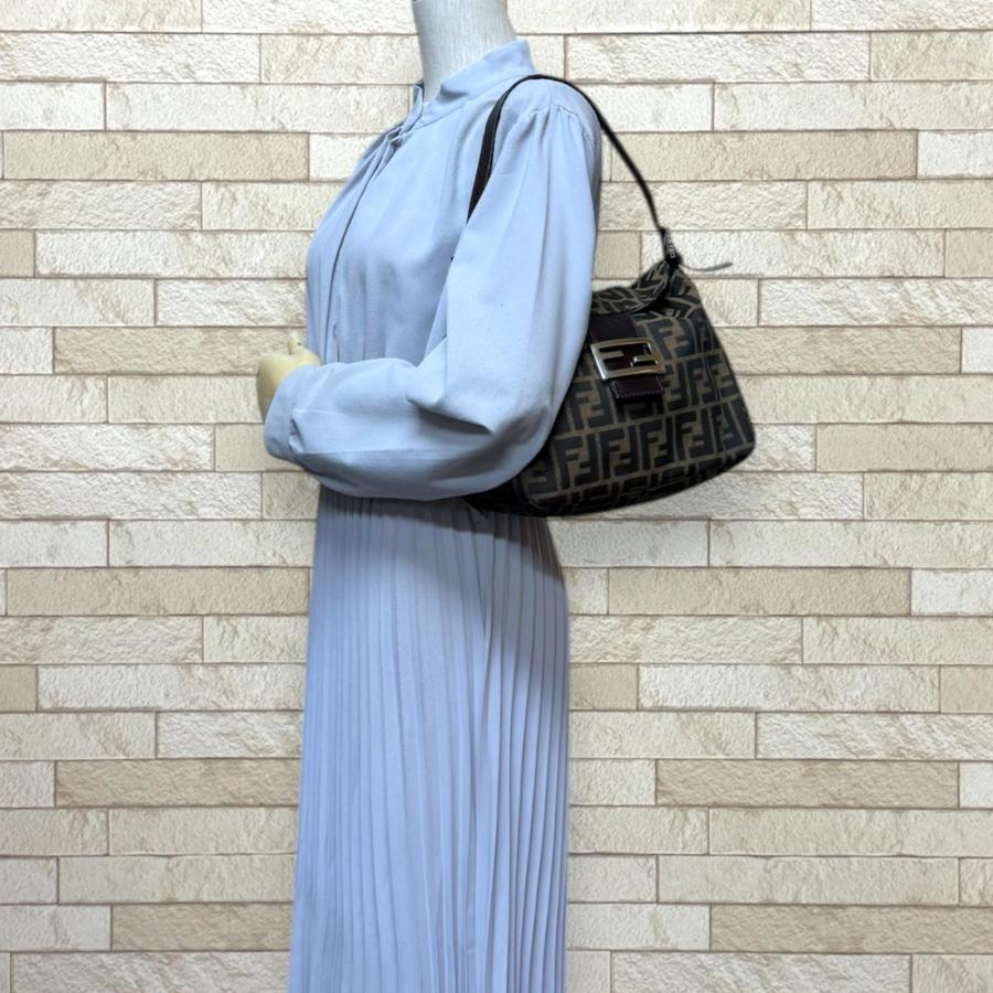 値下げしました！FENDI ズッカ柄　ショルダーバック　フェンディ 26426 FENDI（フェンディ） ズッカ柄 ショルダーバッグ(26426)FENDI