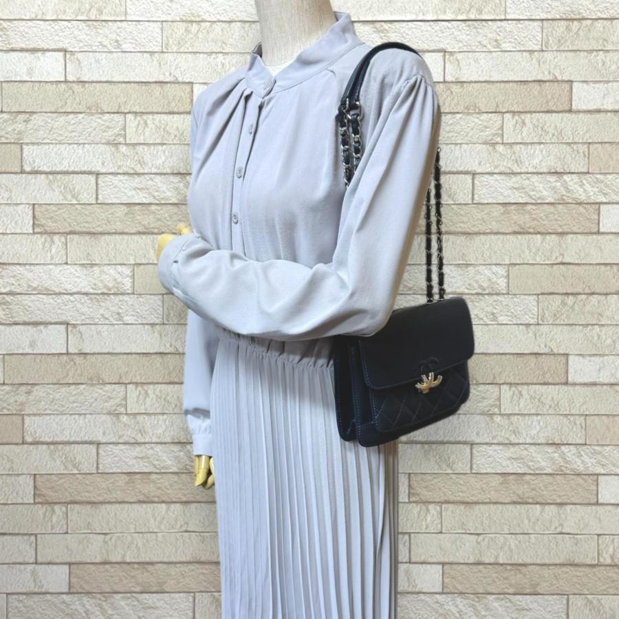 CHANEL（シャネル） ハーフココ ショルダーバッグ キャビアスキン