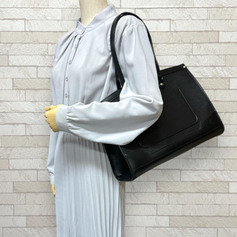 LOUIS VUITTON（ルイ・ヴィトン） マドレーヌGM エピ ショルダーバッグ