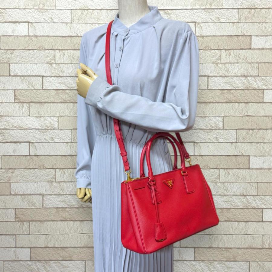 プラダ ガレリア サフィアーノ ショルダーバッグ レザー BN1801 レッド レディース PRADA  中古 PRADA（プラダ） ガレリア サフィアーノ ショルダーバッグ レザー