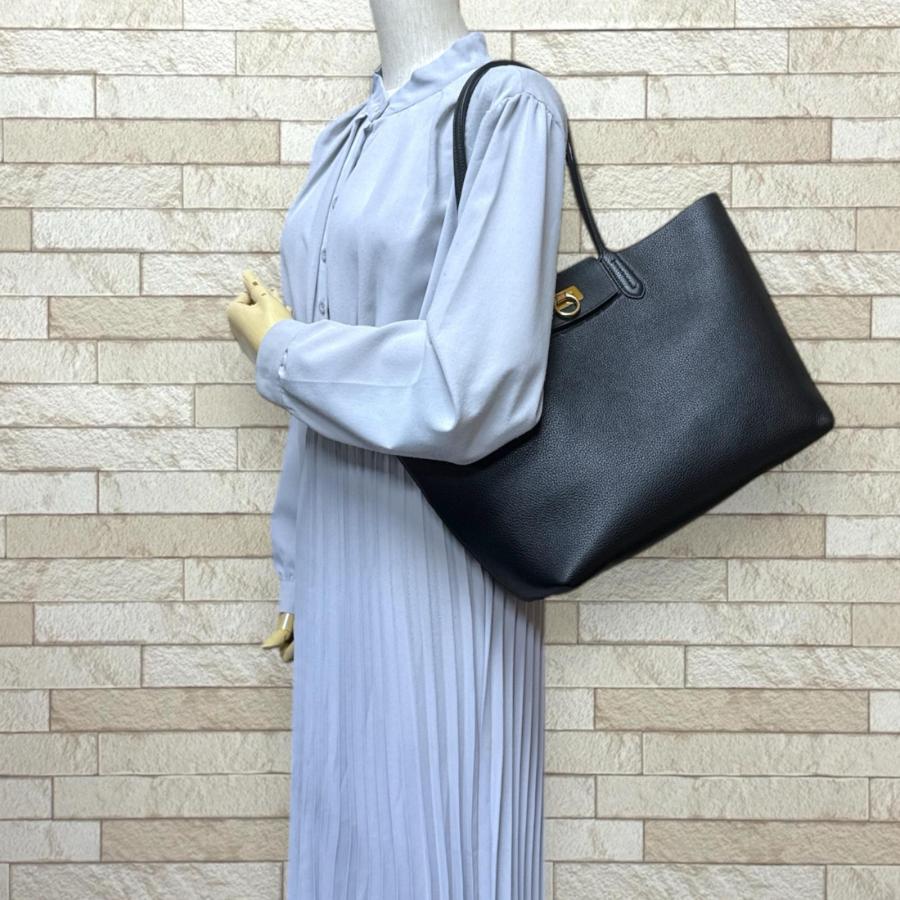 サルヴァトーレフェラガモ ガンチーニ トートバッグ レザー ブラック