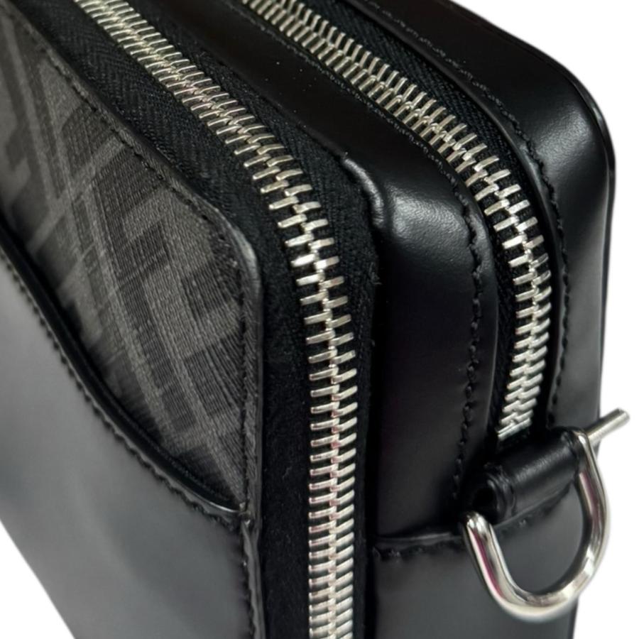 FENDI（フェンディ） スクエアFF カメラケース ショルダーバッグ