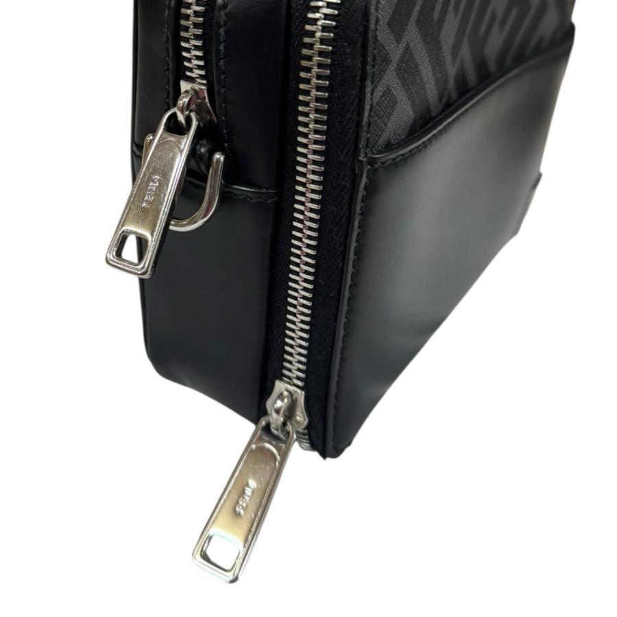 FENDI（フェンディ） スクエアFF カメラケース ショルダーバッグ