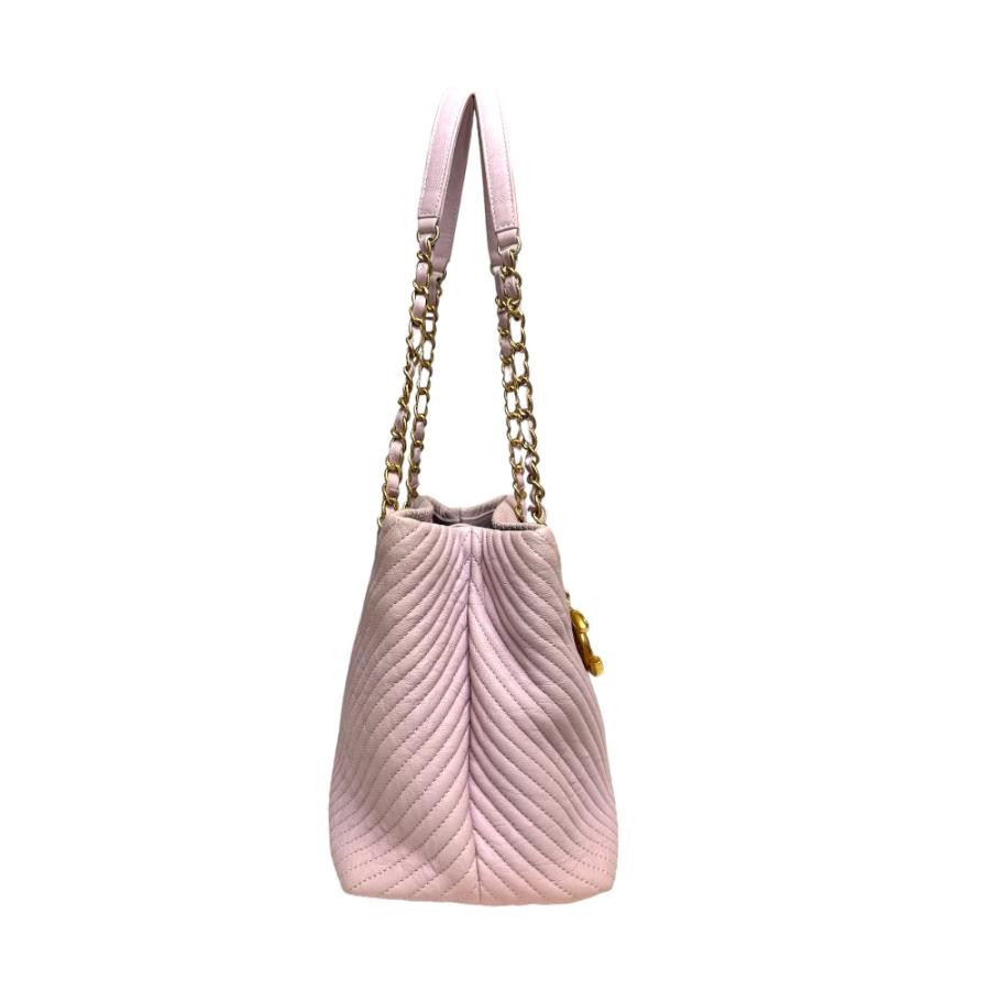 シャネル Vステッチ ショルダーバッグ レザー ピンク レディース CHANEL  中古 CHANEL（シャネル） Vステッチ ショルダーバッグ レザー ピンク