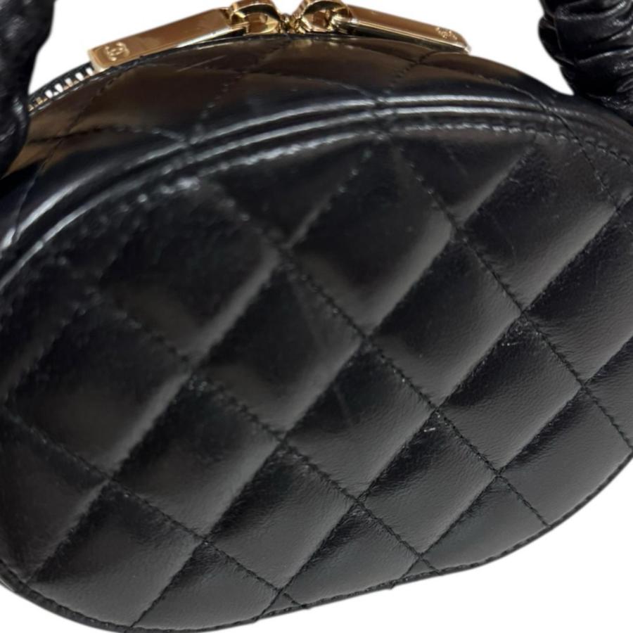 CHANEL ブラックレザーバニティバッグ CHANEL（シャネル） バニティバッグ マトラッセ ハンドバッグ レザー