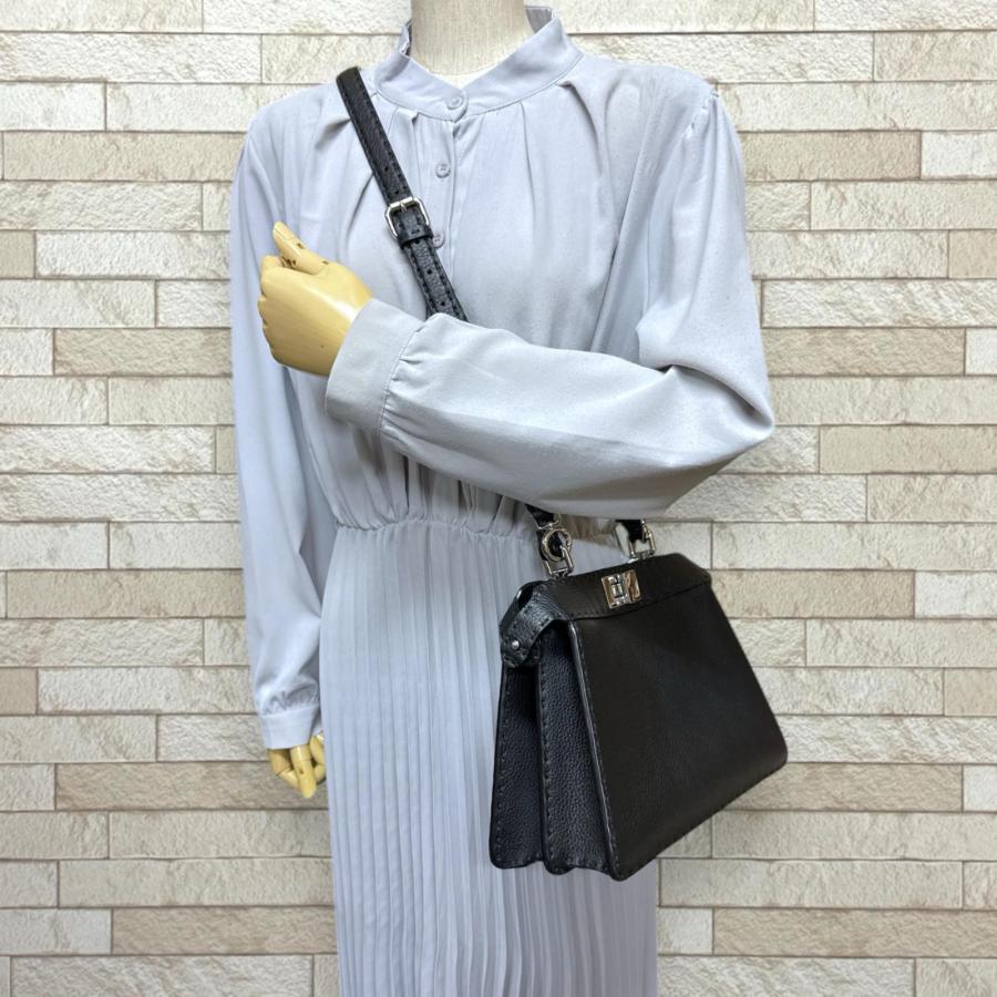 フェンディ　ピーカブー　スモール　 ショルダーバッグ　売り切り値下 PEEKABOO フェンディ ピーカブー ミニ セレリア ハンドバッグ