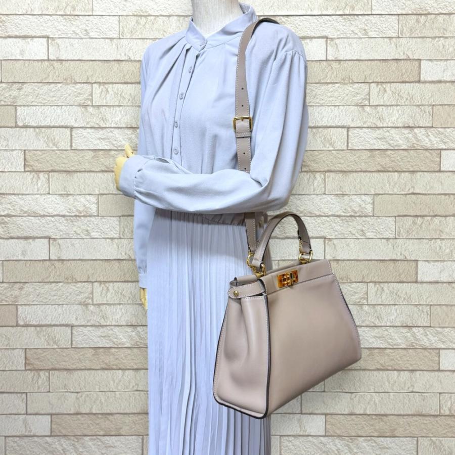 FENDI（フェンディ） ミディアム ピーカブー レギュラー ショルダー