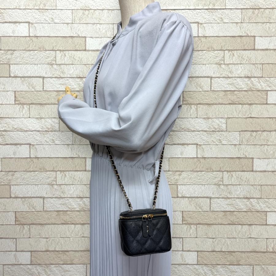 CHANEL（シャネル） バニティケース ショルダーバッグ キャビアスキン 