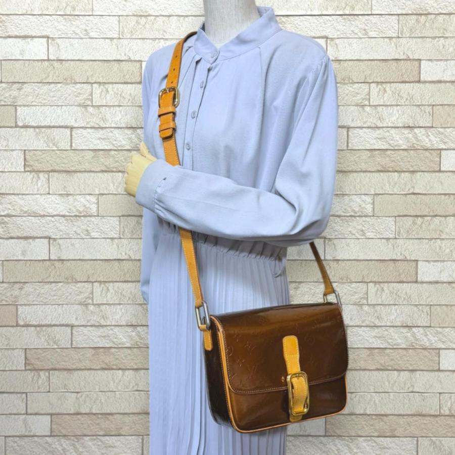 LOUIS VUITTON（ルイ・ヴィトン） クリスティGM ヴェルニ ショルダー 