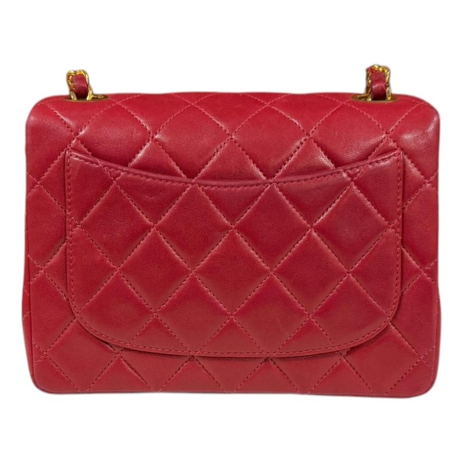 【CHANEL】ミニミニ マトラッセ 赤 ヴィンテージ CHANEL（シャネル） ミニマトラッセ ショルダーバッグ ラムスキン