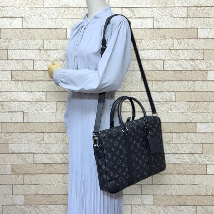 LOUIS VUITTON（ルイ・ヴィトン） ポルトドキュマンヴォワヤージュ 