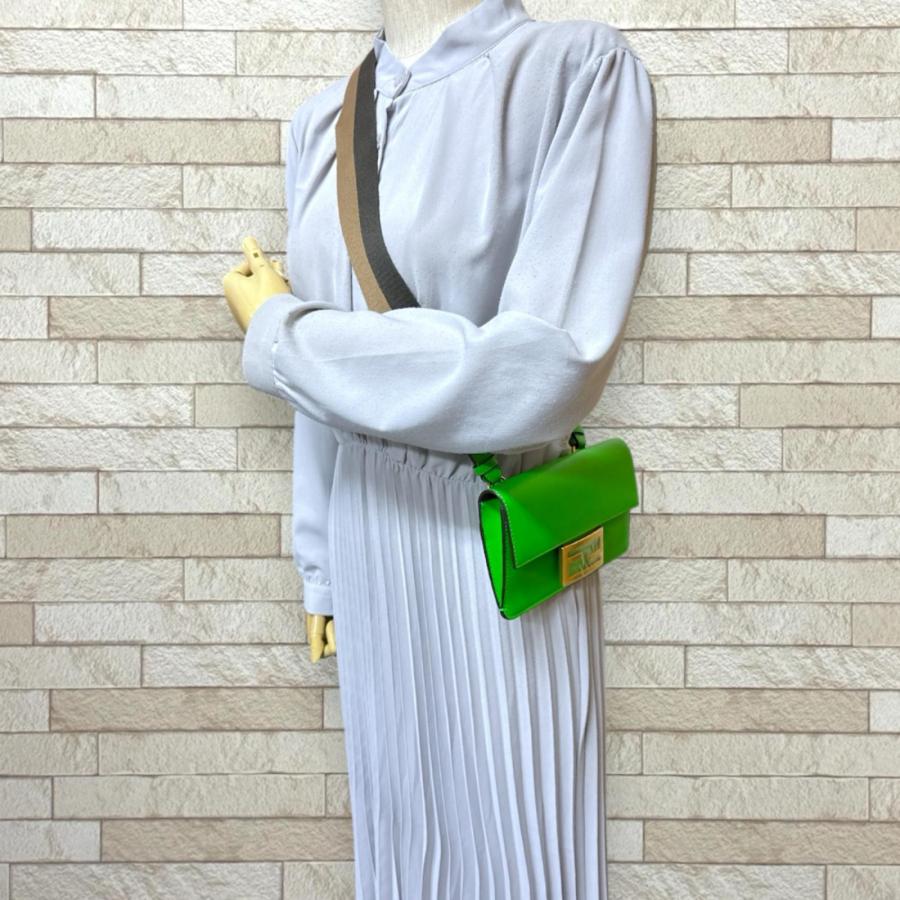 フェンディ フラット バゲット ショルダーバッグ レザー 8BS039 グリーン レディース FENDI  中古 FENDI（フェンディ） フラット バゲット ショルダーバッグ レザー