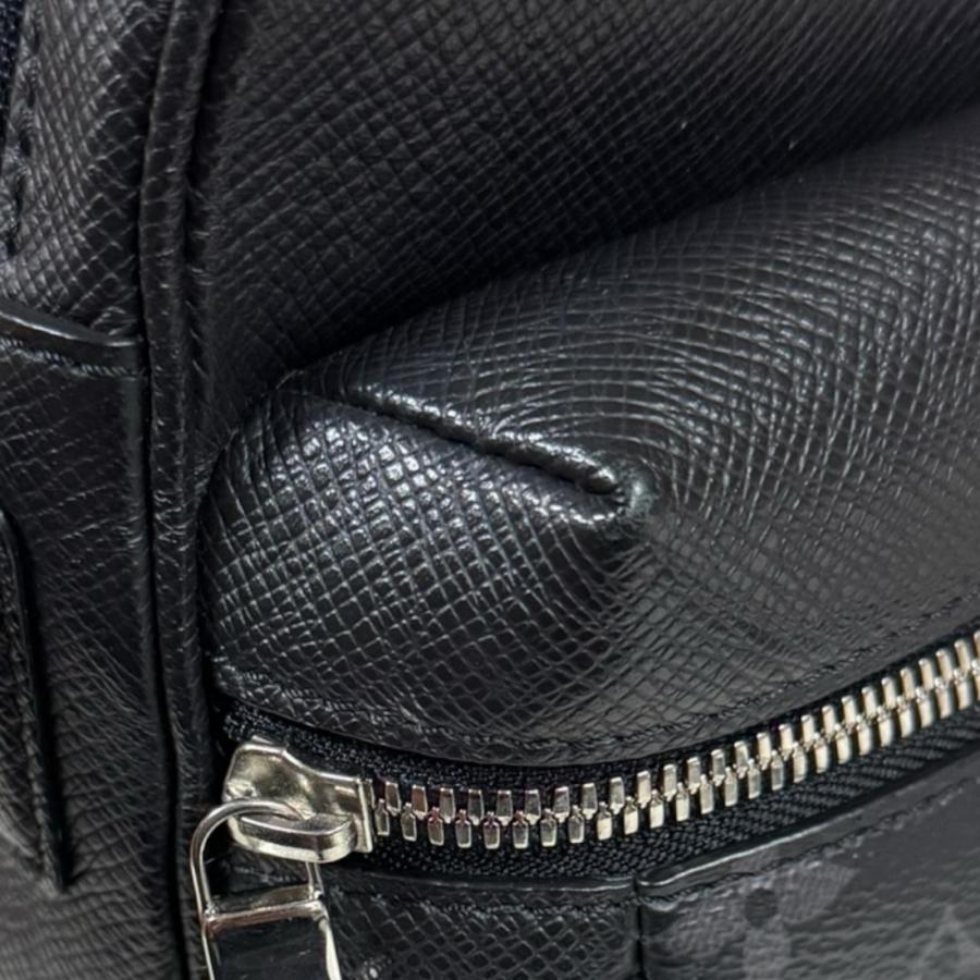 LOUIS VUITTON（ルイ・ヴィトン） アウトドアメッセンジャーPM