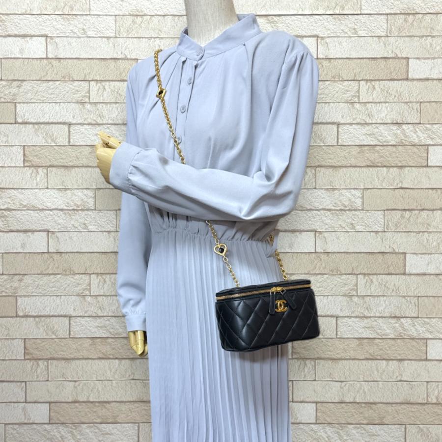 CHANEL（シャネル） バニティケース ショルダーバッグ ラムスキン