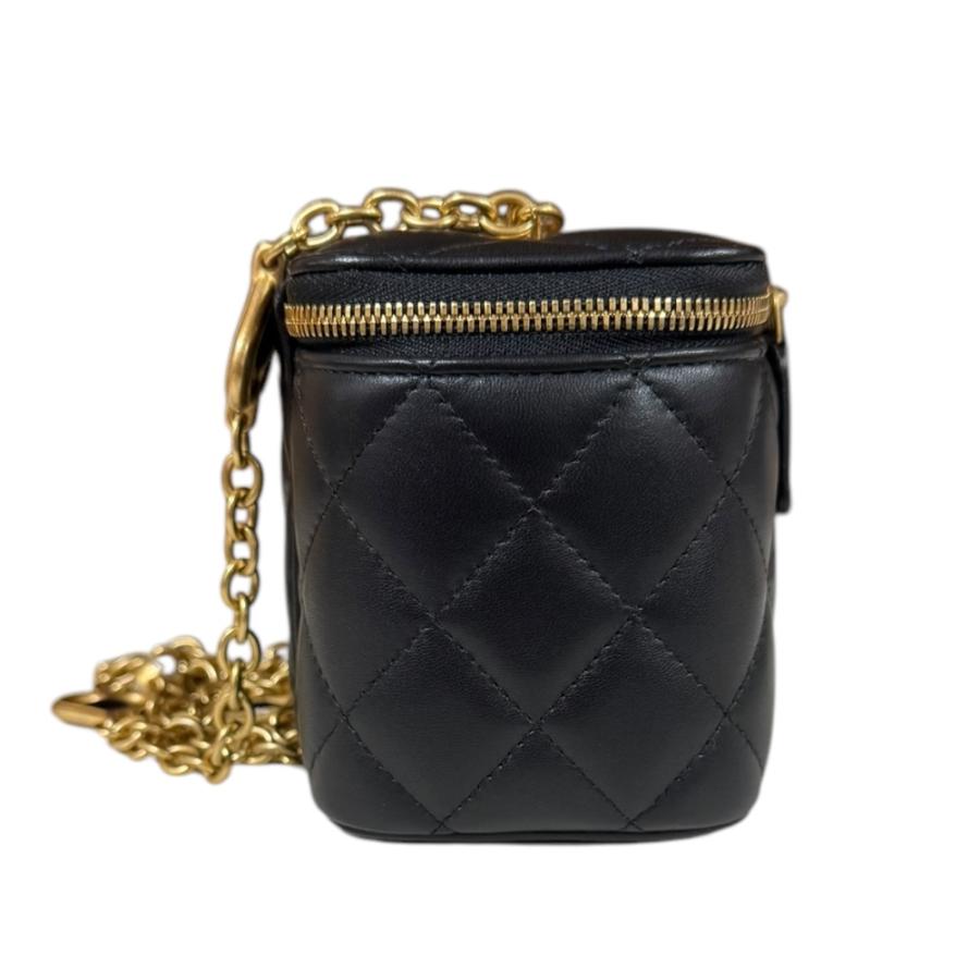 CHANEL（シャネル） バニティケース ショルダーバッグ ラムスキン