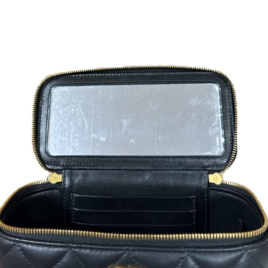 CHANEL（シャネル） バニティケース ショルダーバッグ ラムスキン
