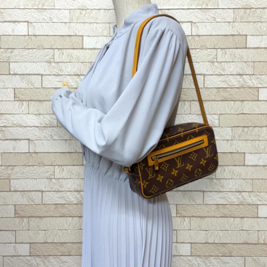 LOUIS VUITTON（ルイ・ヴィトン） ポシェット・シテ モノグラム